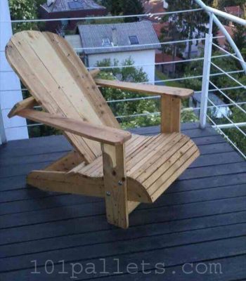 Comfortable Pallet Adirondack Chair