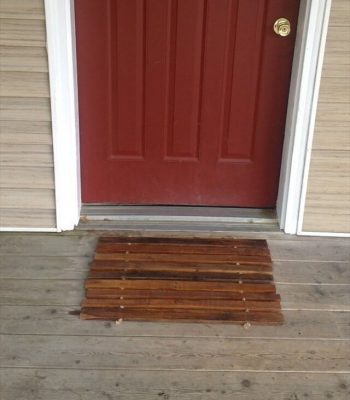 Pallet entryway mat