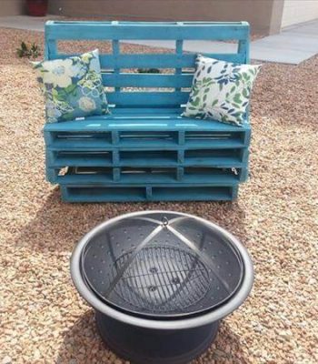 reclaimed pallet bench