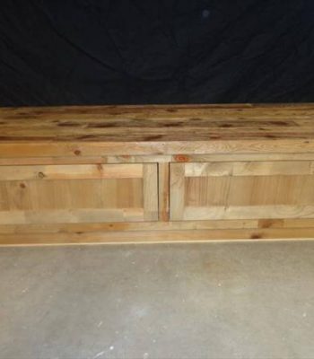 recycled pallet bench and coffee table