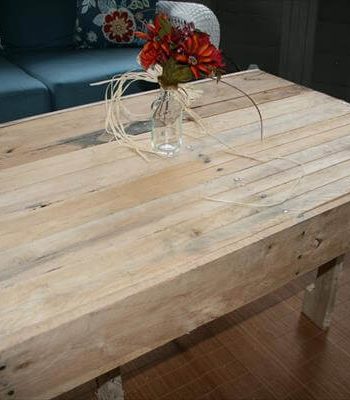 reclaimed pallet wood table