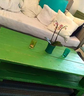 recycled pallet coffee table with wheels