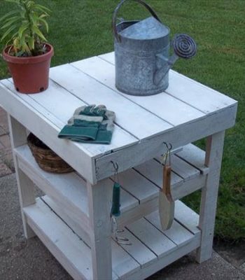 reclaimed pallet garden work bench