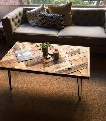 recycled pallet coffee table with metal legs