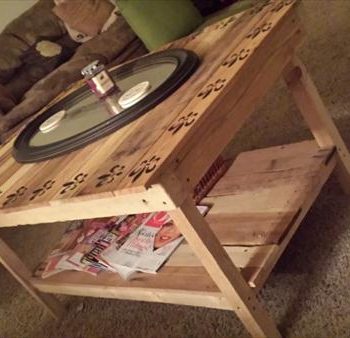 recycled pallet coffee table with decorative stenciling