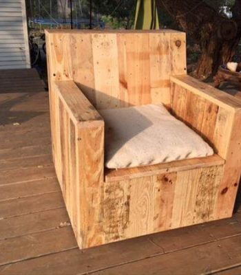 reclaimed pallet outdoor chair