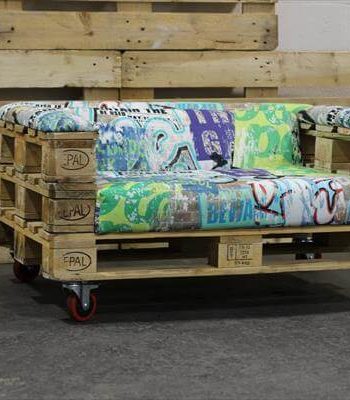 repurposed pallet rolling sofa