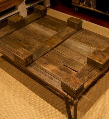 recycled pallet coffee table with glass top