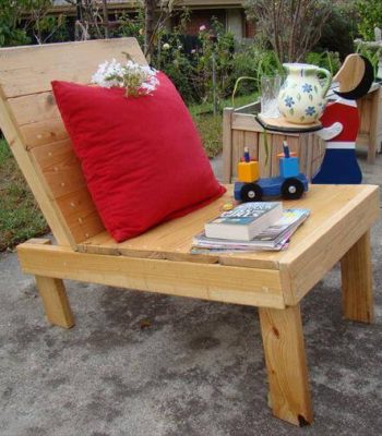 upcycled pallet outdoor chair