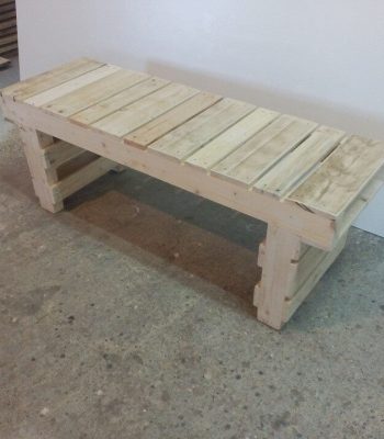 low-cost wooden pallet bench