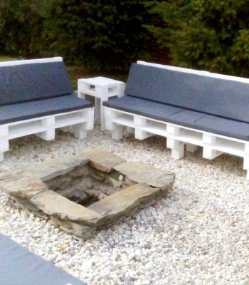 Recycled pallet outdoor seating set